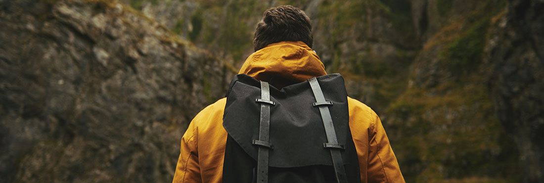 riparazione zaini in pelle da viaggio