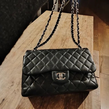 borsa chanel riparata da Carucci